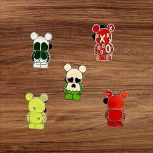 5 Vinylmation Disney Parks Trading Pins, Plus 2 Bonus Pins
